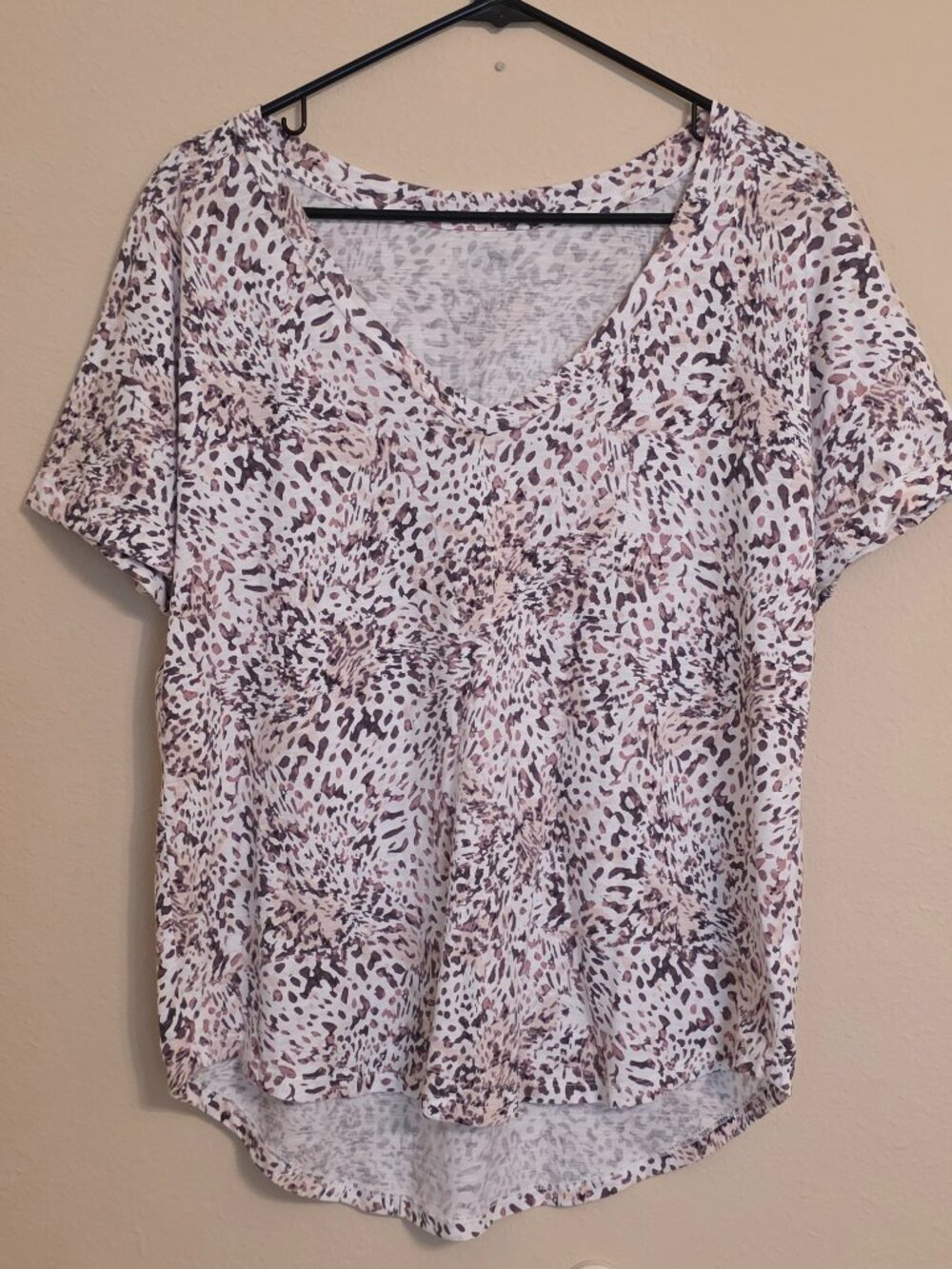 Maurices Pinkish Beige Leopard Hi-Low Top Size L